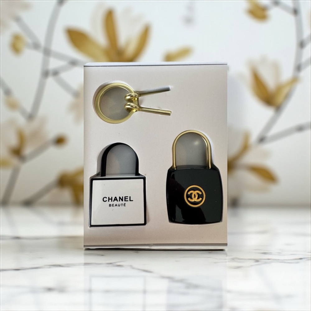 NIB CC Key chain beauty - Picture 2 of 4